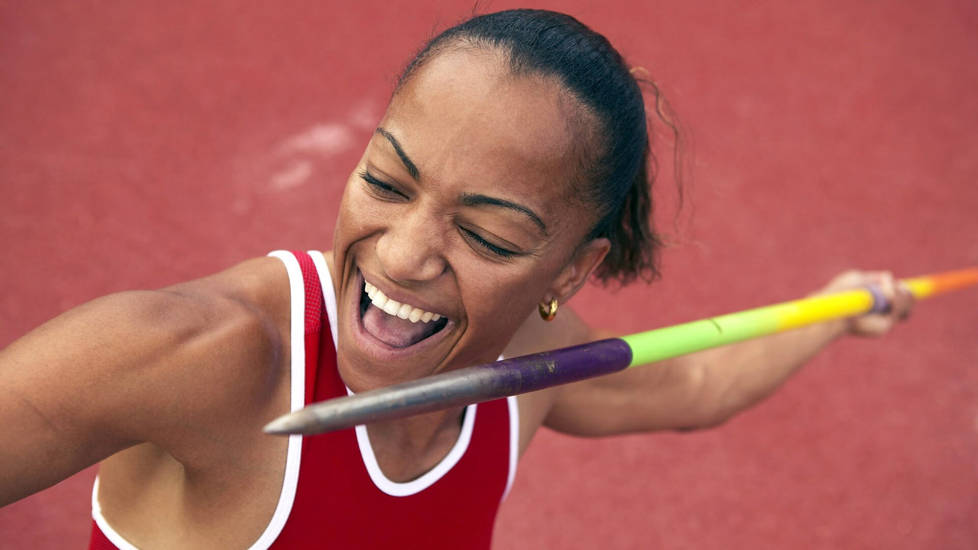 世界杯后：志愿者代表获邀参加闭幕庆典 在草皮中央合影留念